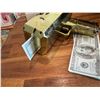 Image 2 : Money gun