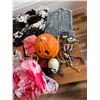 Image 2 : Halloween decor
