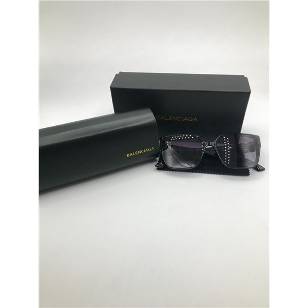 BRAND NEW SUNGLASSES WITH BOX AND ACCESSORIES