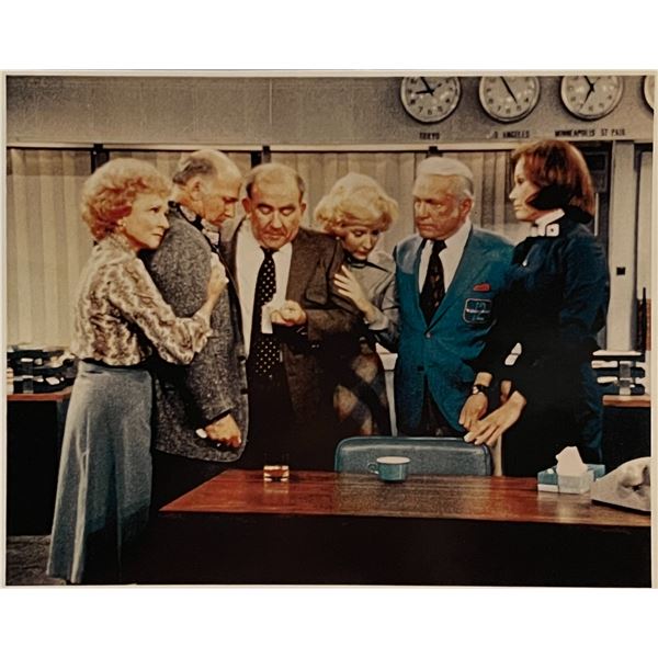 Mary Tyler Moore Show 1977 Last Episode Unsigned Photo