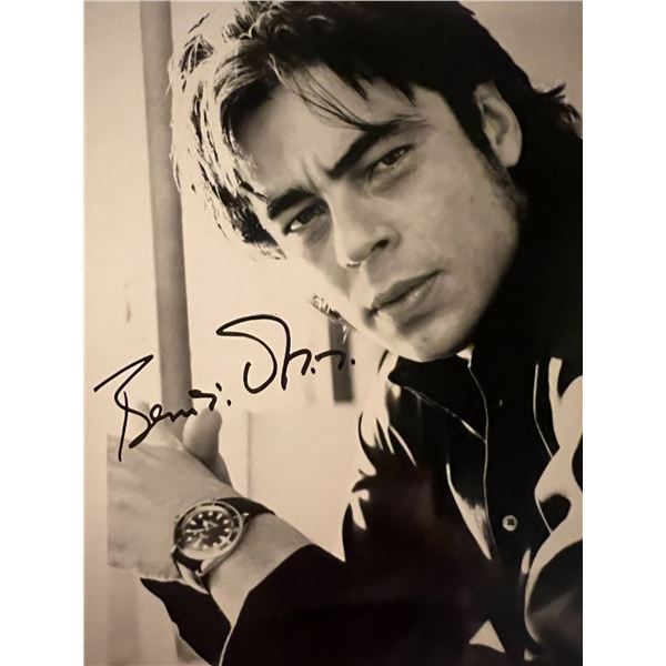 Benicio Del Toro facsimile signed photo. 5x7 inches