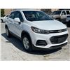 Image 2 : CHEV TRAX 2017 O/S TITLE 2 DAYS