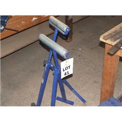 PAIR OF RECORD ROLLER STAND
