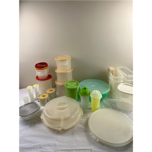 Rubbermaid & Tupperware Containers