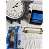 Image 2 : AcuRite Clock & Display