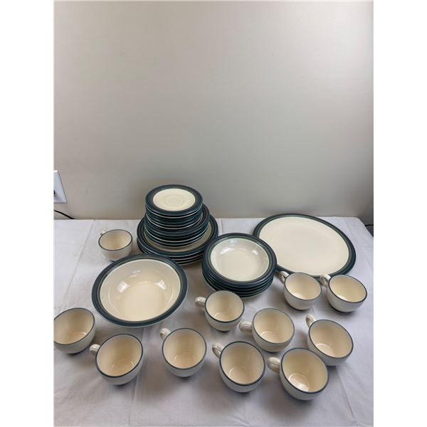 Pfaltzgraff Dish Set