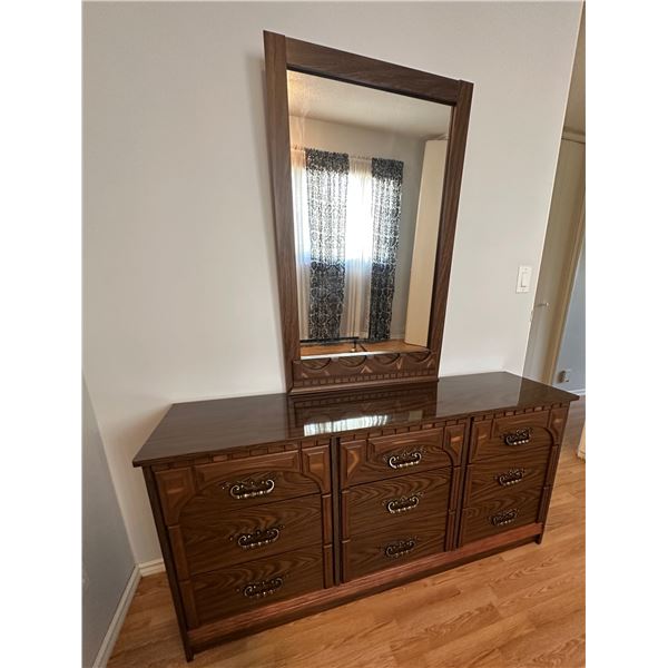 9 Drawer Dresser with Mirror