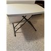 Image 1 : Portable Table