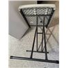 Image 2 : Portable Table