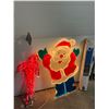 Image 1 : Illuminated Christmas Decor