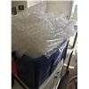 Image 1 : Tote Of Bubble Wrap Sheets