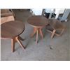 Image 1 : 3 Wooden Tables