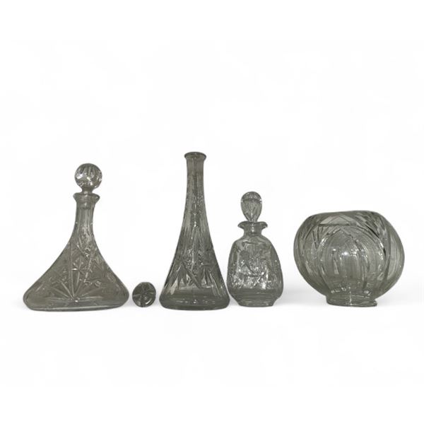 Group of assorted crystalware/glassware