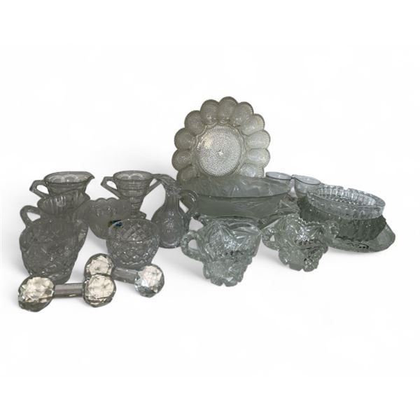 Group of assorted crystalware/glassware