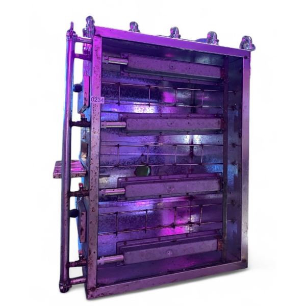 Commercial gas grill - approx. 26in x 20in x 32in