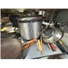 Image 3 : Large group of assorted restaurant items