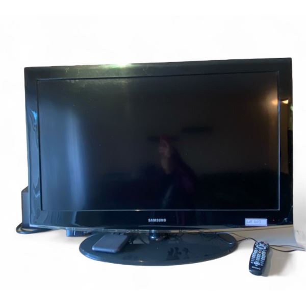 Samsung 40in LED TV with remote and stand