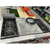 Image 2 : Wolf Gas Range/Double Oven/Flat/Char Grill w/Digital R/O