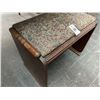 Image 2 : Padded Mahogany Vanity Bench