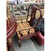 Image 2 : Ornate Mahogany Gold Guild Trim Dining Table w/2 Leaves, 8 Chairs