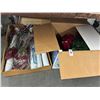 Image 1 : Christmas Pointsiettas Décor - 2 Boxes