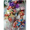 Image 2 : Lidded Bin w/Shelf Elves, Gingerbread Men, Bears In Bags