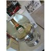 Image 1 : Millenium Holiday Snowglobe Décor