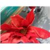 Image 2 : Bin w/Larage Poinsettia Décor