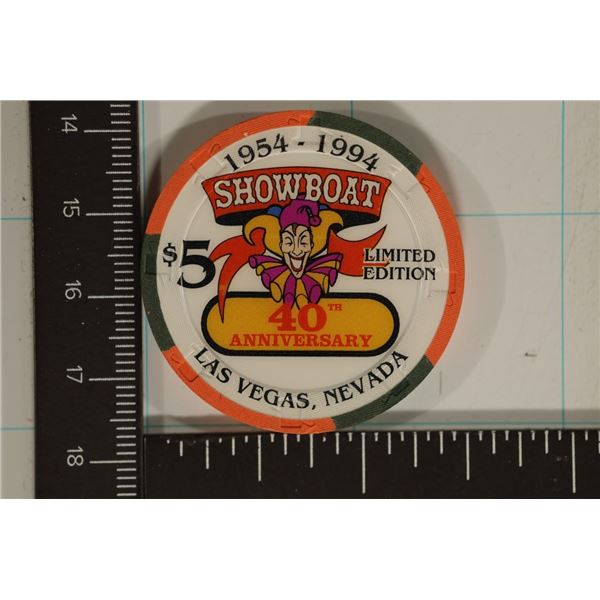 $5 SHOWBOAT CASINO CHIP. 1994 - 40TH ANNIVERSARY.