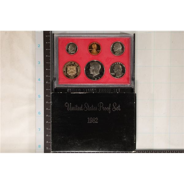 1982 US PROOF SET (WITH BOX)