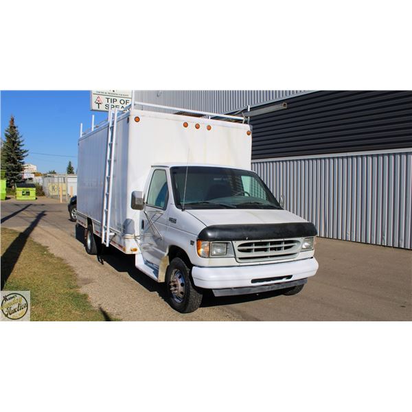 2002 FORD E-450 CUBEVAN