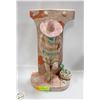 Image 1 : CHALKWARE MAN WEARING SUMBRARO H-15"