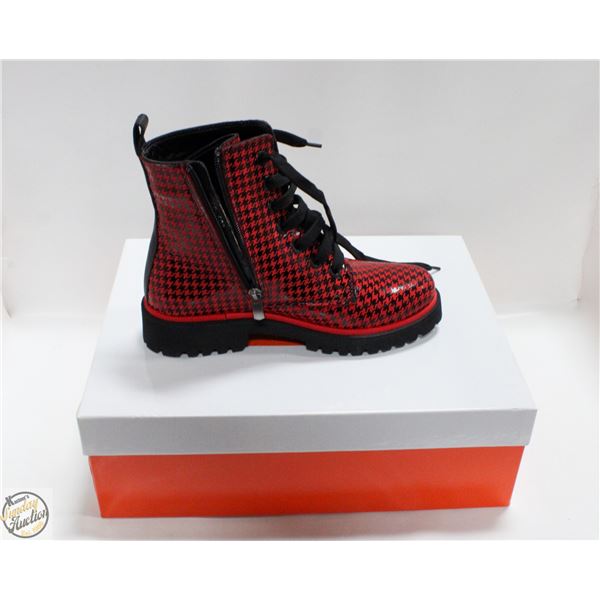 FREIGHT CLAIM: KUNITZ LANSDOWNE LACE UP BOOTS SZ