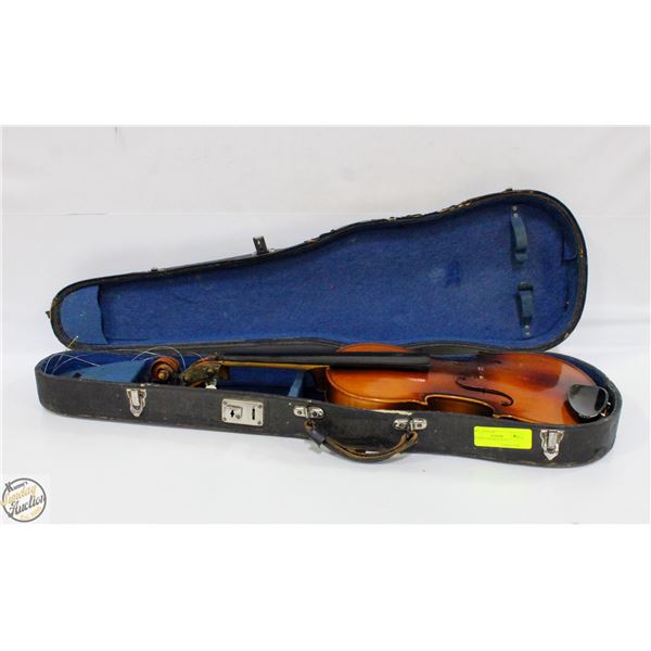ANTIQUE VIOLIN IN CASE