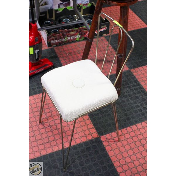 VINTAGE MCM CHAIR