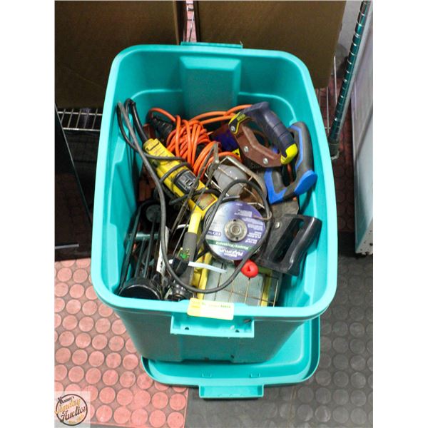 BOX OF VARIOUS GARAGE TOOLS