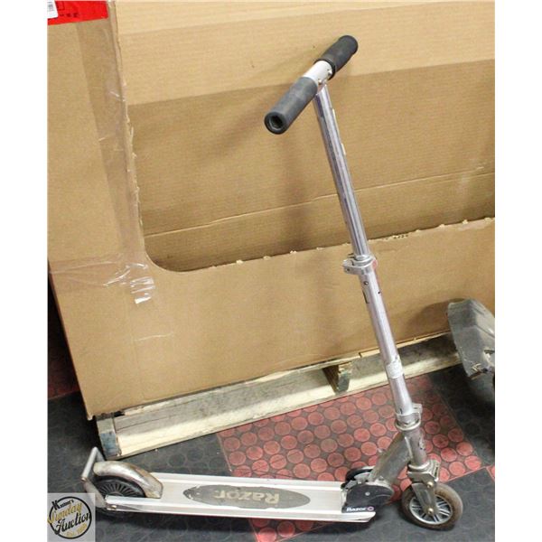 YOUTH SIZE SCOOTER RAZOR