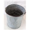 Image 3 : VINTAGE GALVANIZED 5 GALLON BUCKET