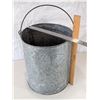 Image 5 : VINTAGE GALVANIZED 5 GALLON BUCKET