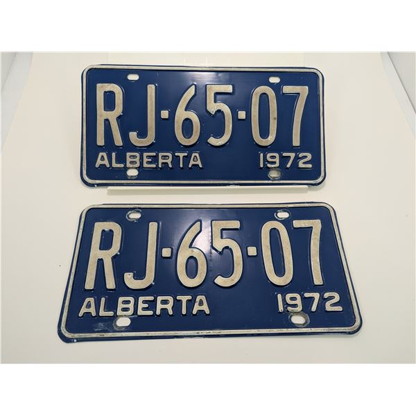 1972 ALBERTA LICENSE PLATE (PAIR)
