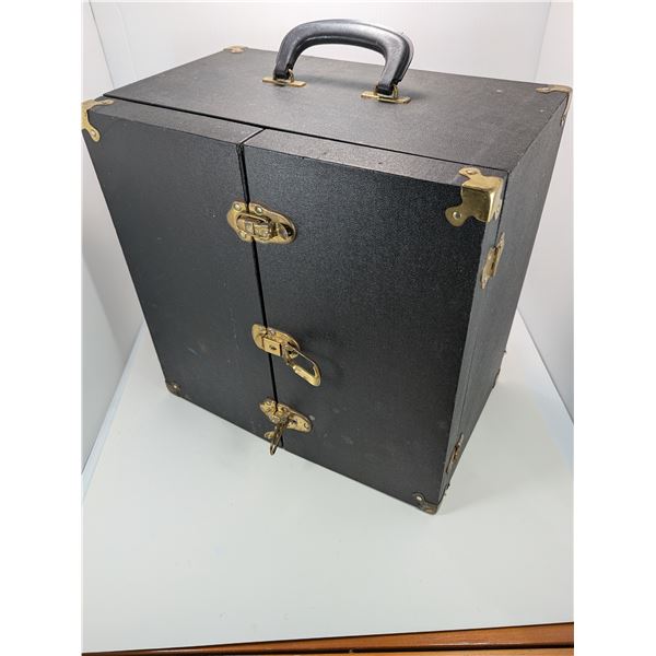 VINTAGE RECORD CARRYING CASE