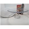 Image 4 : LARGE WHITE SERVING PLATE WITH A CLEAR GLASS CAKE STAND