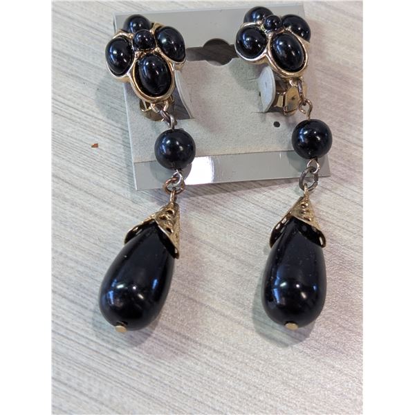 VINTAGE BLACK AGATE GOLD COLOURED 2.5 " CLIP-ON EARRINGS