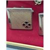 Image 2 : FOUR LEAF CLOVER  MOTIF CUFFLINKS & TIE CLIP