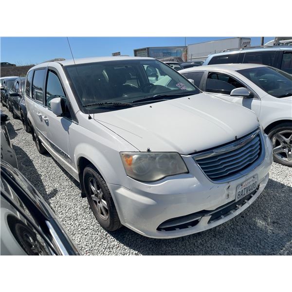 CHRYSLER T AND C 2011 SALV/T