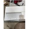 Image 1 : Apple keyboard