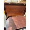 Image 2 : Antique box artist