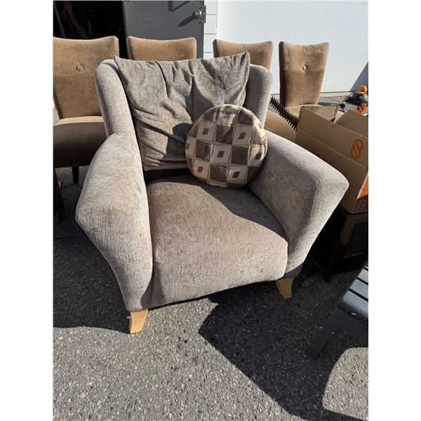 Accent chair