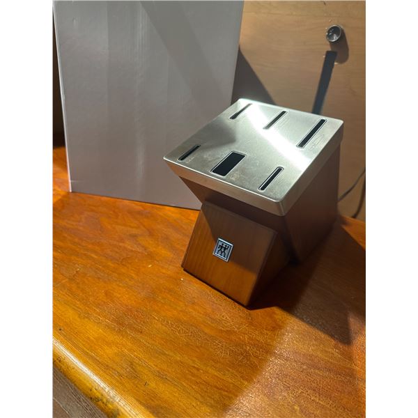 Heinkle knife block