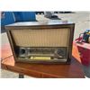 Image 1 : KNSTANR automatic radio